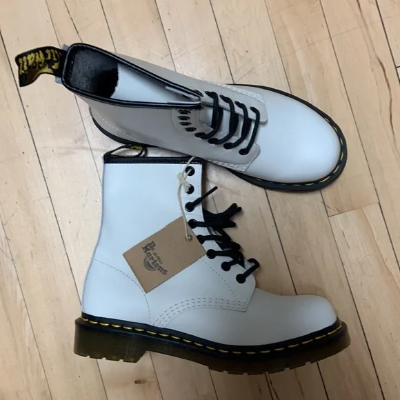BNWT doc martens - Picture 3 of 5